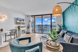 Fancy Flamingo: Beachfront + Free Beach Chairs - Apartment - Image 3