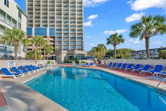 Fancy Flamingo: Beachfront + Free Beach Chairs - Apartment - Image 4